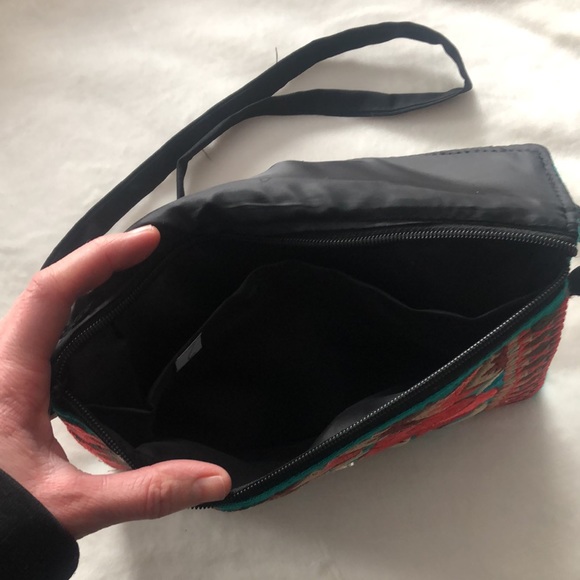 NWOT embroidered bag - Picture 4 of 5